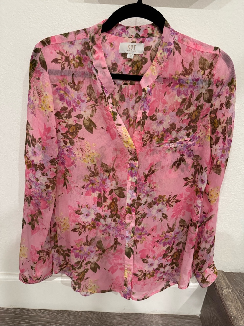 Kut from the Kloth Pink Floral Sheer Button-Up Blouse Size S lightweight classic